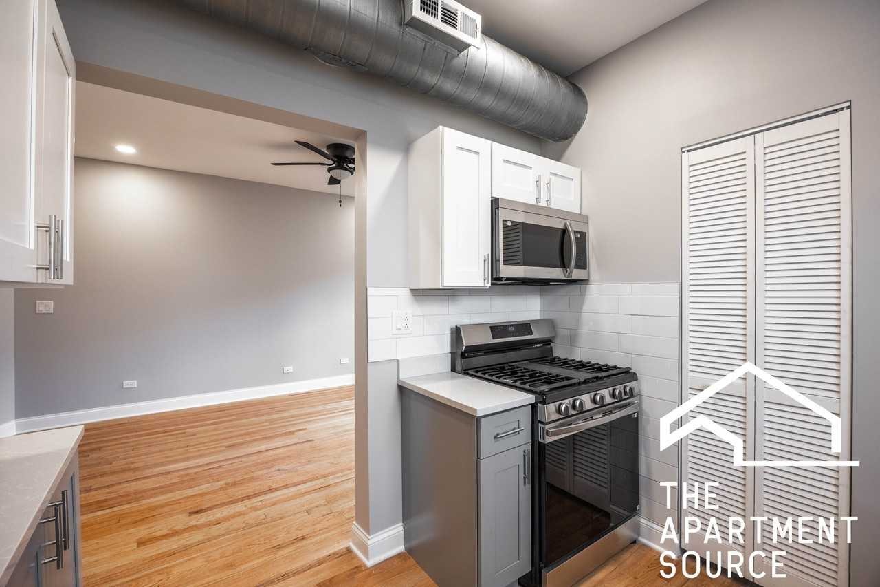 1149 W Lunt Ave #3 - Photo 4 of 15