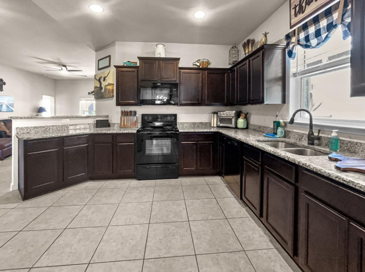 4813 Beaver Creek Ave - Photo 3 of 10