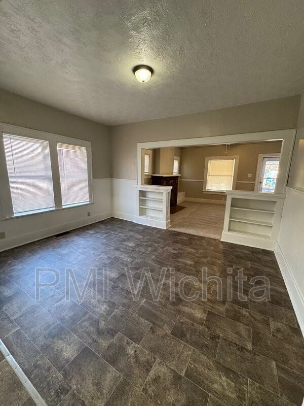 257 N Poplar Ave - Photo 6 of 12