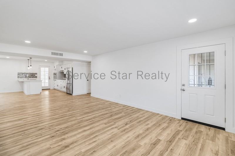 2331 E Manhatton Dr - Photo 3 of 22