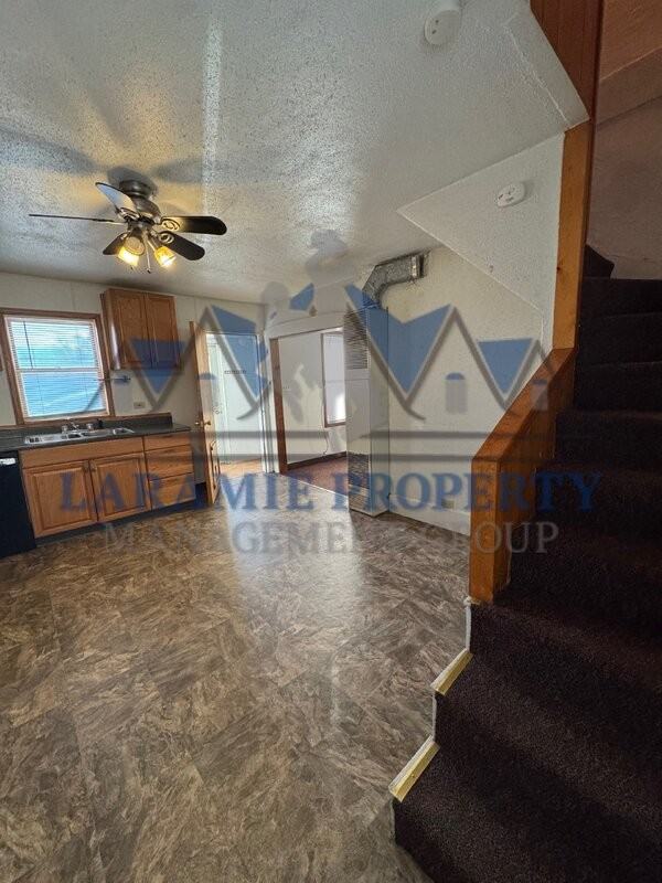 207 E Sheridan St - Photo 5 of 10