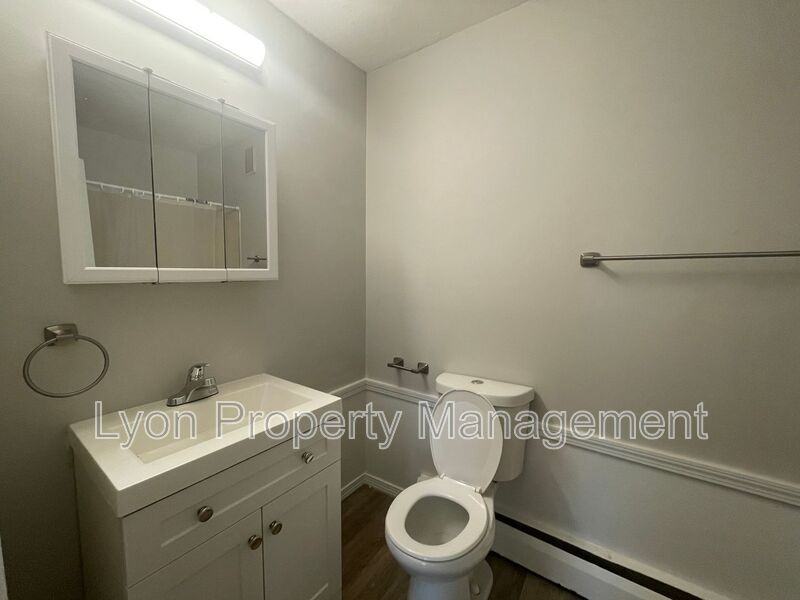 34 Spring St #B - Photo 3 of 11