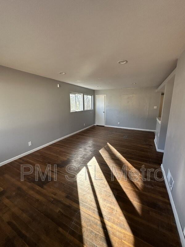 269 Roderick Dr - Photo 2 of 9