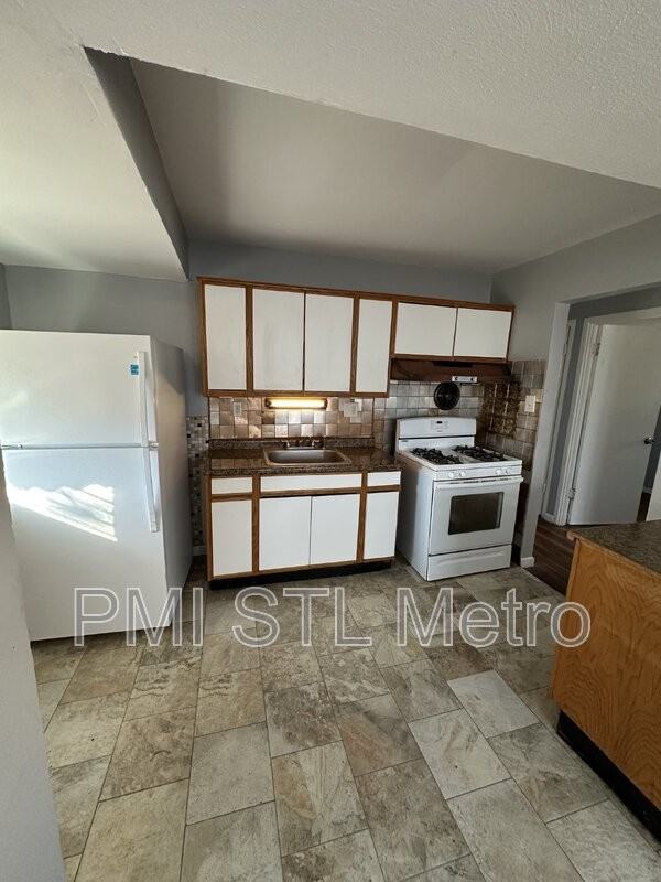 269 Roderick Dr - Photo 3 of 9