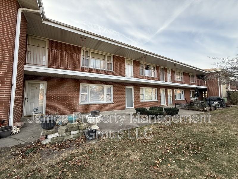 1119 E Algonquin Rd - Photo 3 of 22