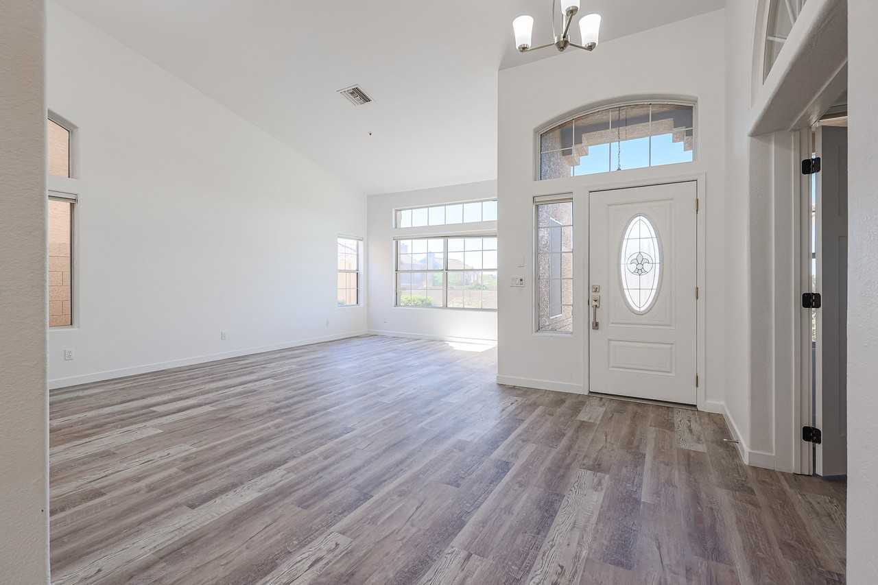 28209 N 111th Way - Photo 4 of 32