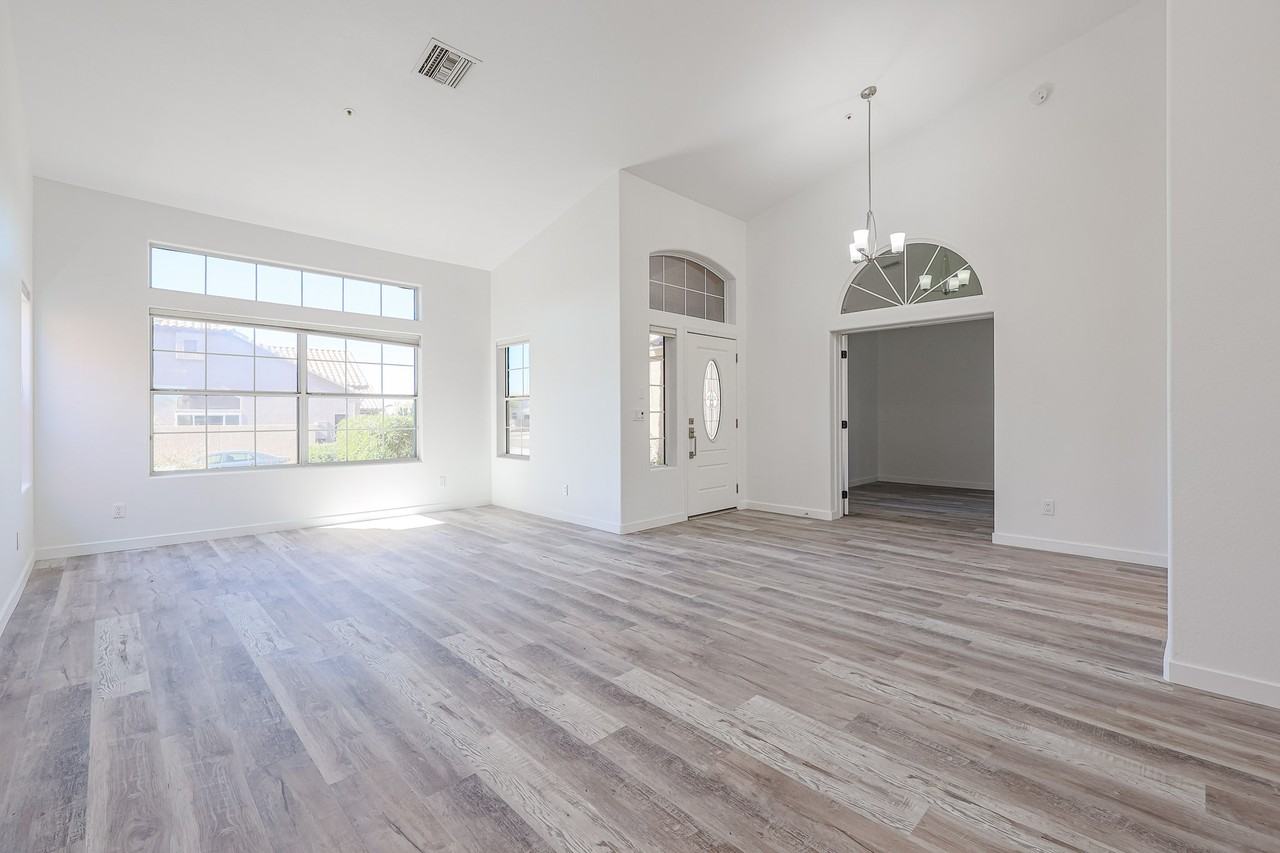 28209 N 111th Way - Photo 5 of 32