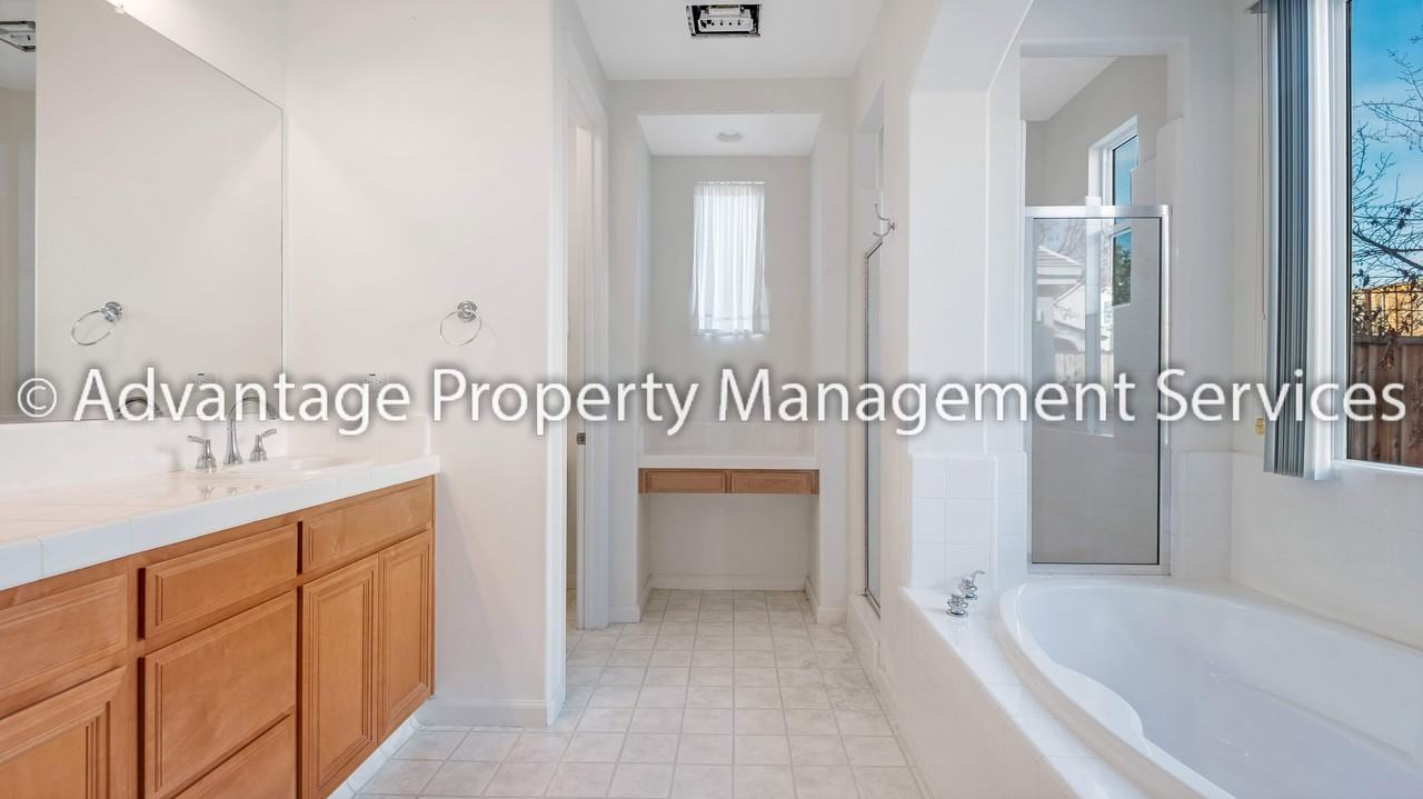 200 Alkanite Ct - Photo 2 of 18