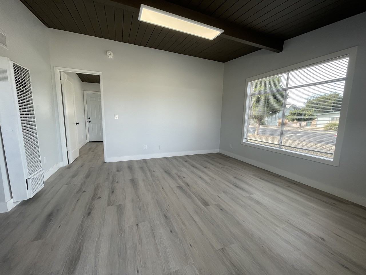 324 N L St - Photo 2 of 9