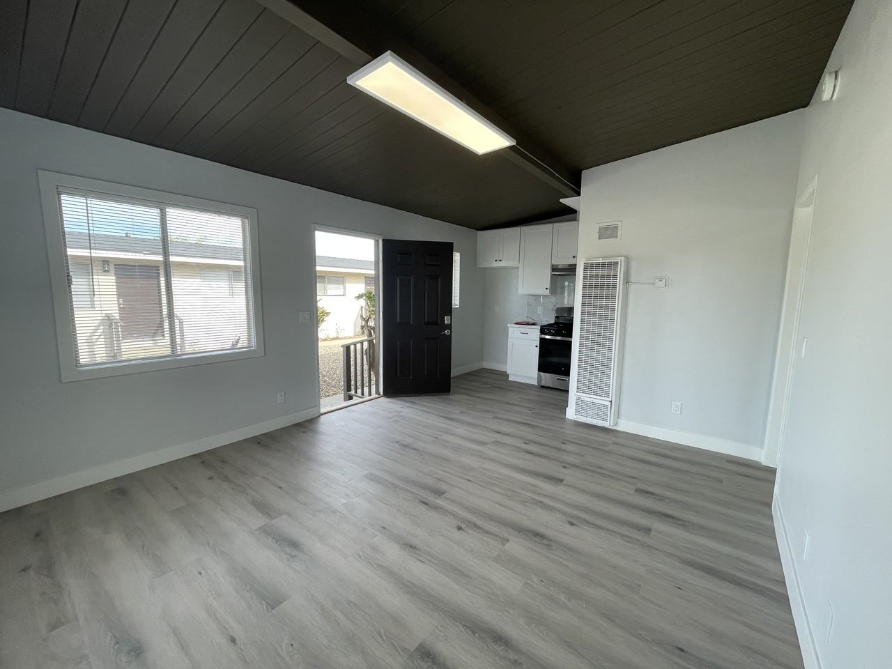 324 N L St - Photo 3 of 9