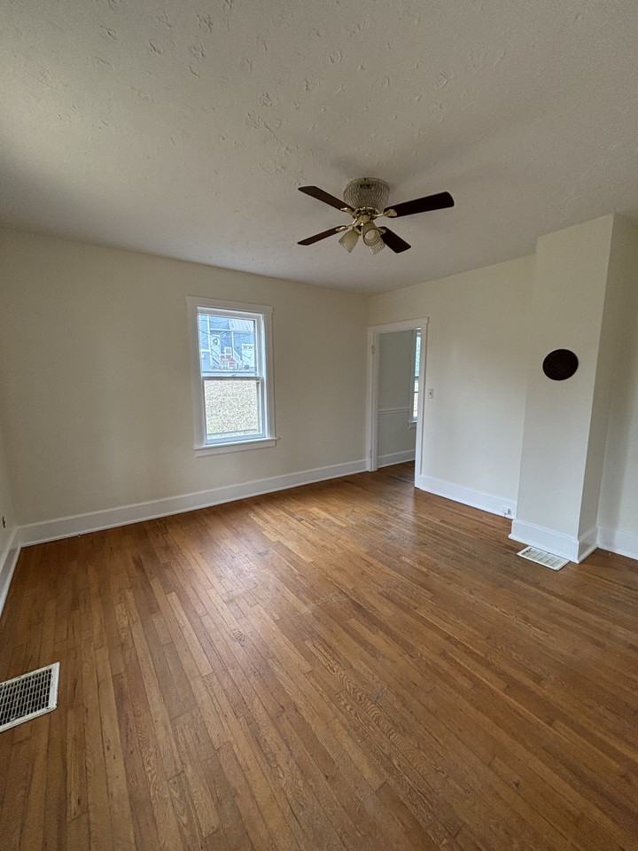 1854 Spring Hill Rd - Photo 2 of 8