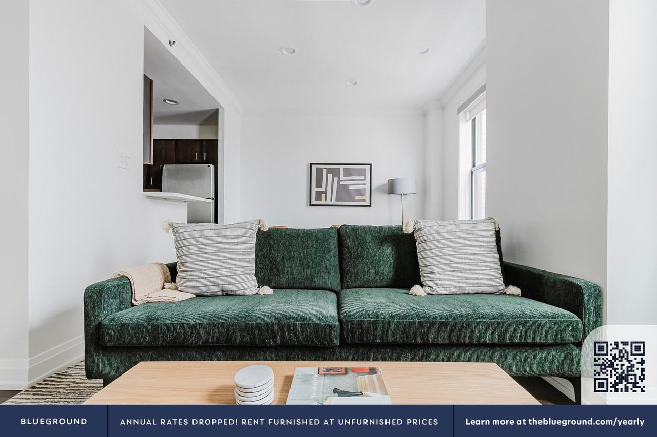 200 East Chestnut Street - Photo 3 of 38