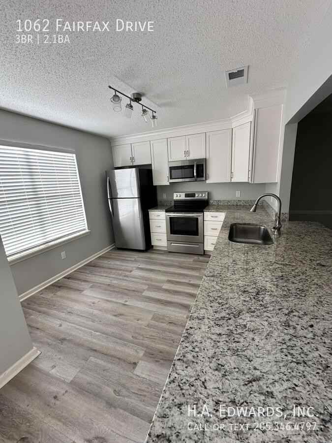 1062 Fairfax Dr - Photo 5 of 17