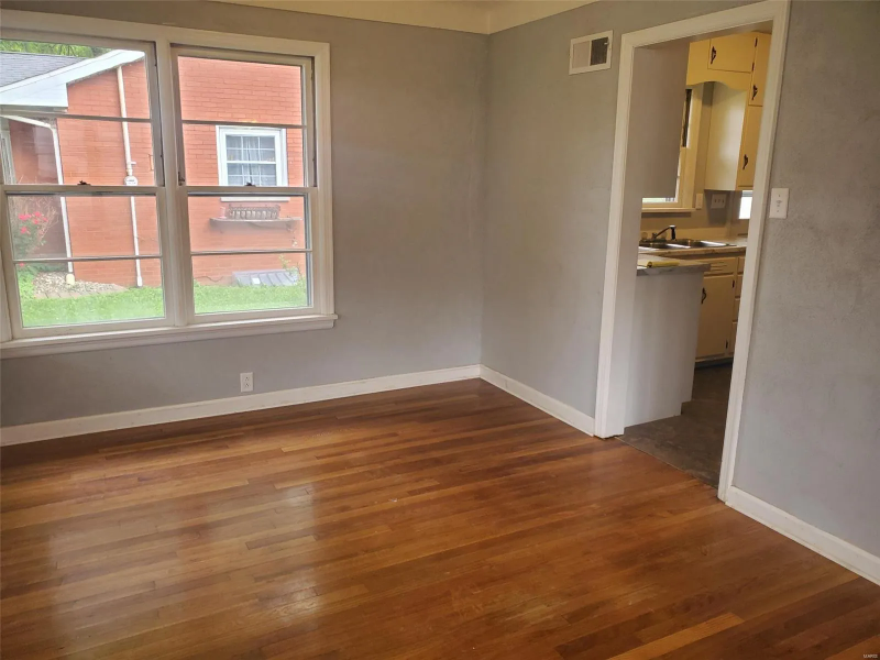691 8th St - Photo 3 of 11