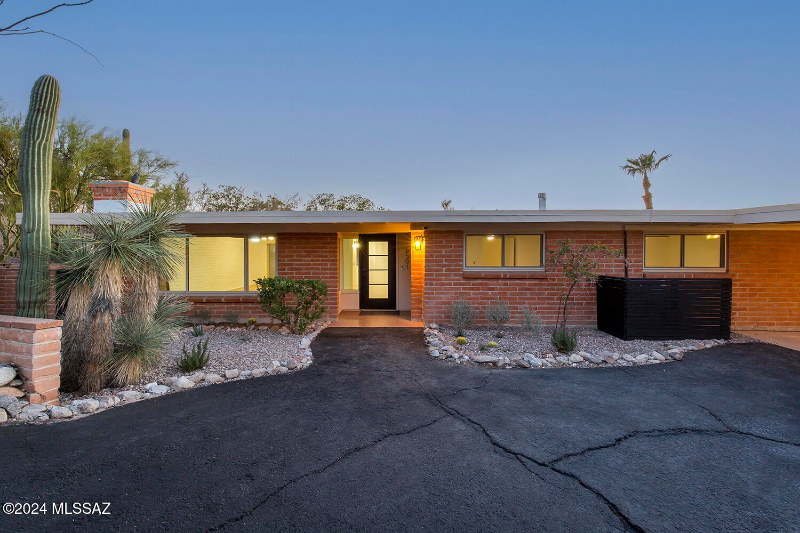6501 N Camino Libby - Photo 2 of 38