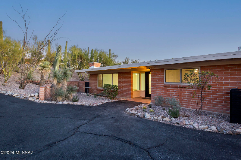 6501 N Camino Libby - Photo 3 of 38