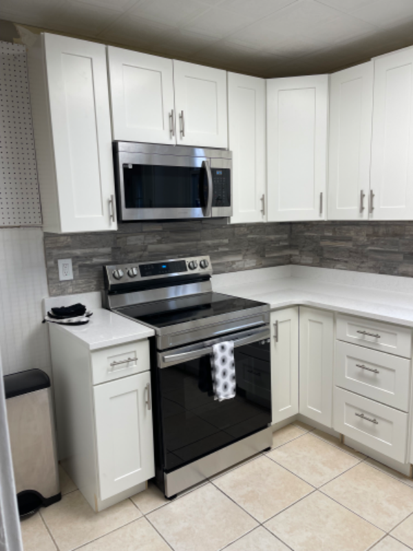 1132 Illinois Ave - Photo 2 of 10