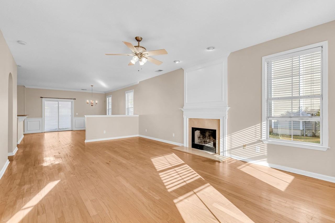 16 Bushwood Dr - Photo 7 of 47