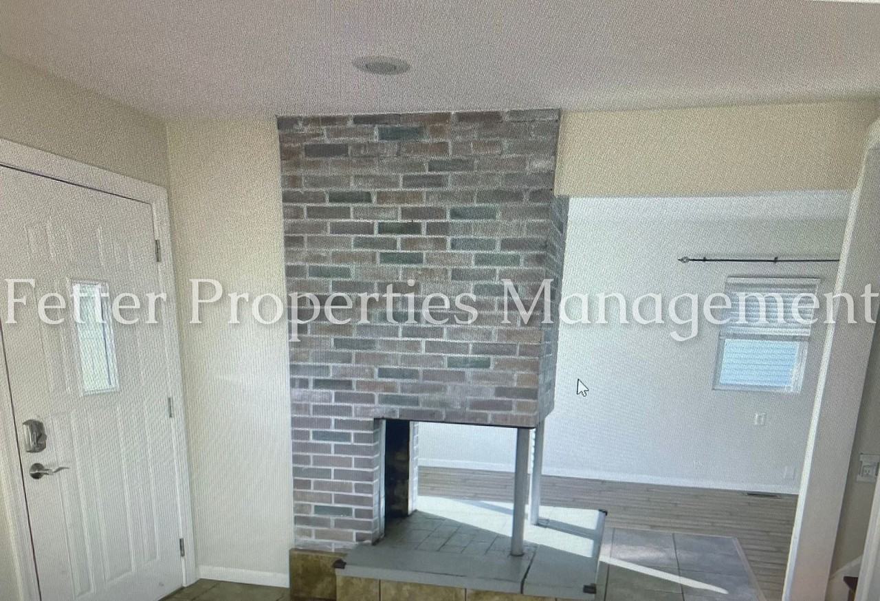 1507 S Parker Dr - Photo 3 of 14