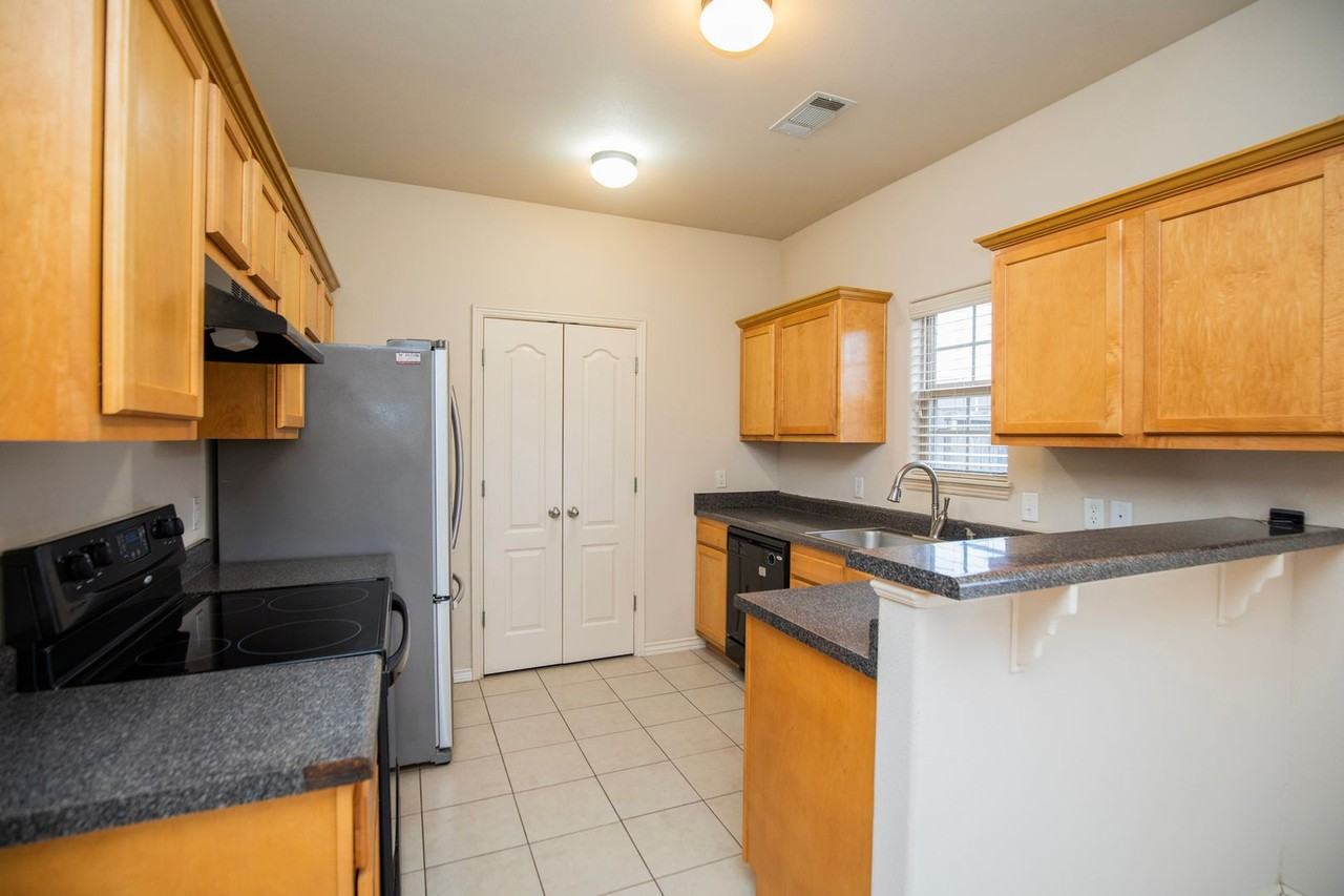 300 Copper Oaks Dr - Photo 6 of 16