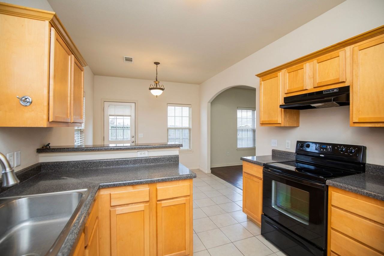 300 Copper Oaks Dr - Photo 7 of 16