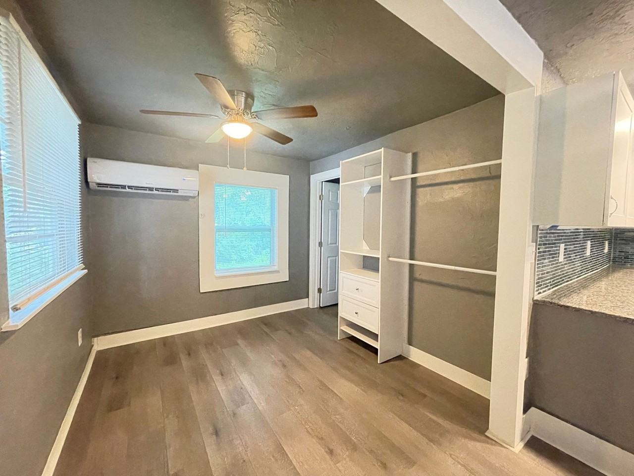 1113 20th Street West - Photo 2 of 9