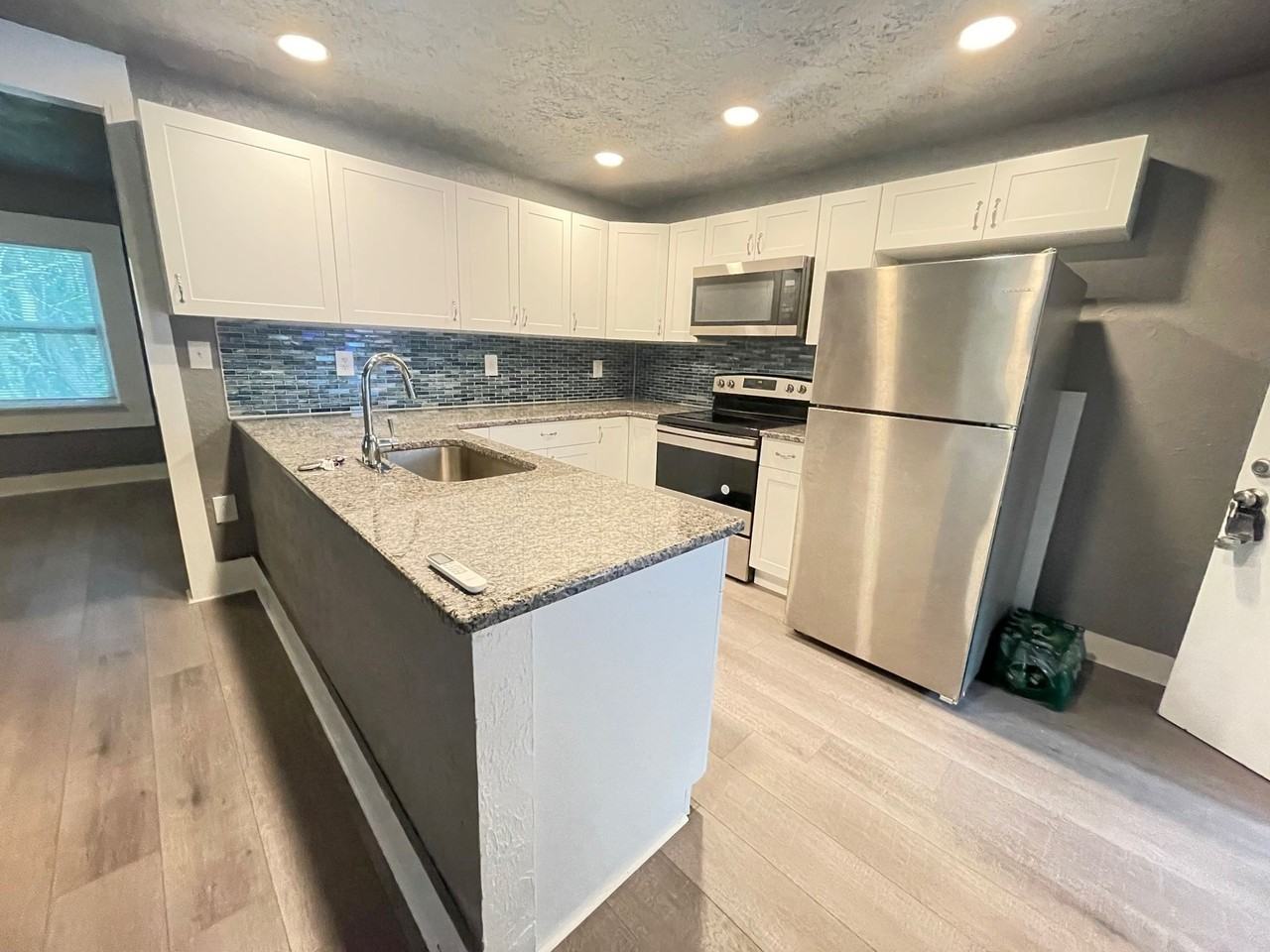 1113 20th Street West - Photo 4 of 9