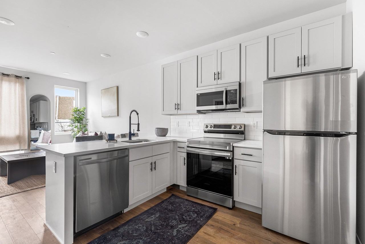 Urban Living Redefined – Stylish Apartments Near Everything You Need - Photo 3 of 18