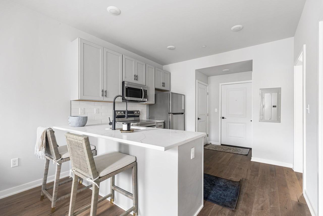 Urban Living Redefined – Stylish Apartments Near Everything You Need - Photo 5 of 18