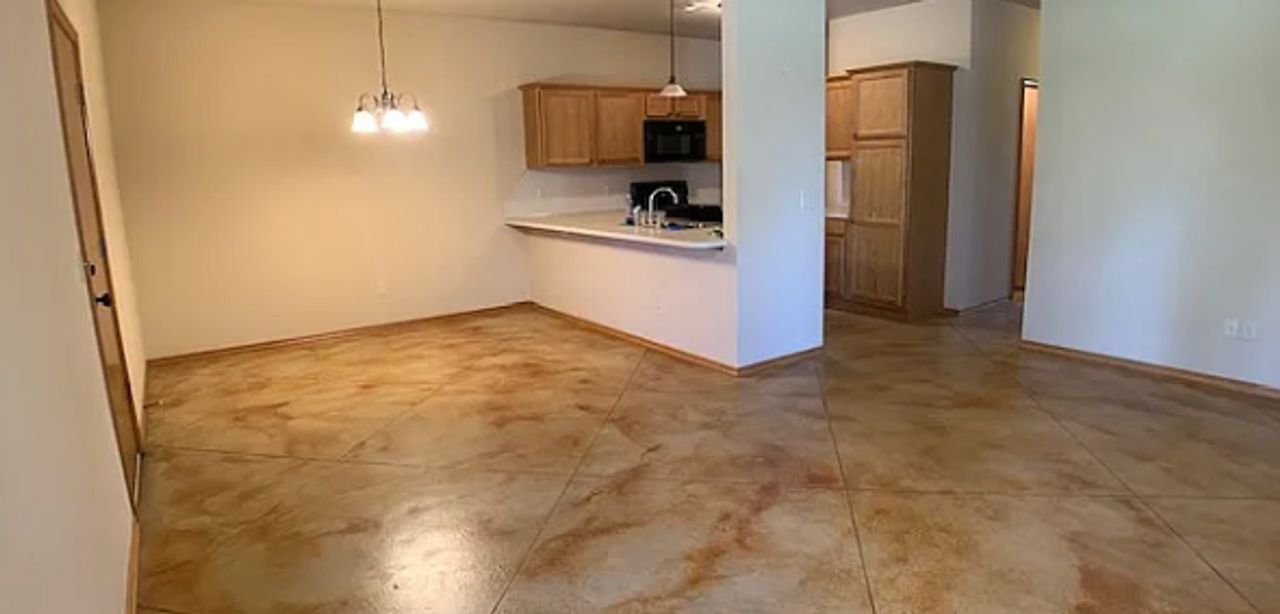 11357 Walters Ave - Photo 2 of 10