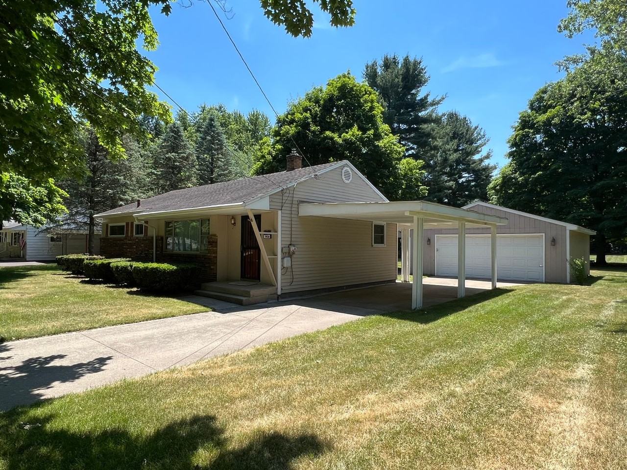 1436 Lasalle Ave - Photo 2 of 10