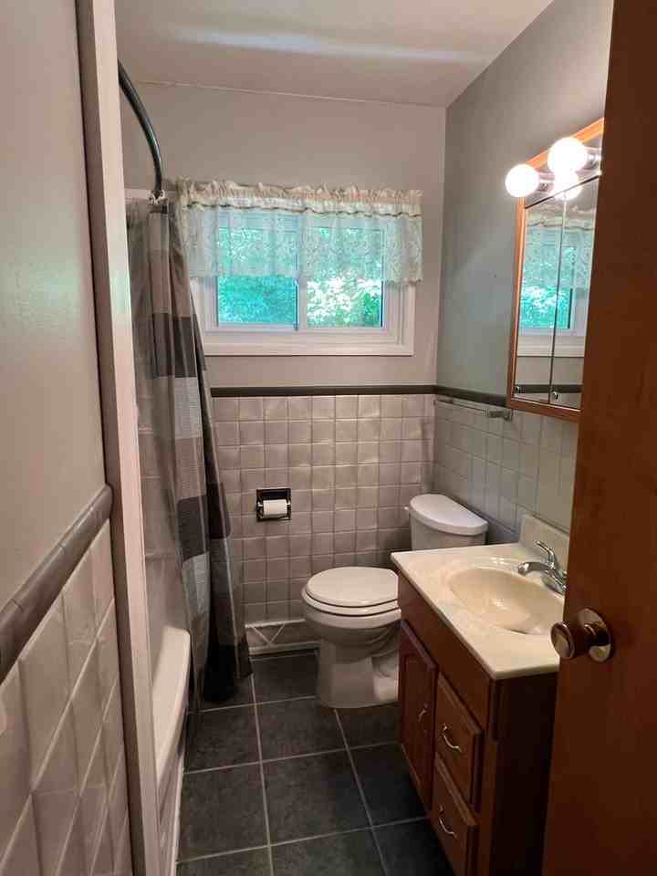 1436 Lasalle Ave - Photo 3 of 10