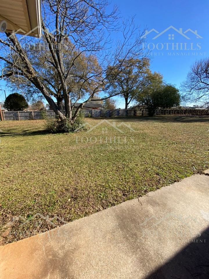 109 Brewton Ct - Photo 2 of 21