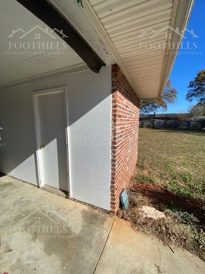 109 Brewton Ct - Photo 3 of 21