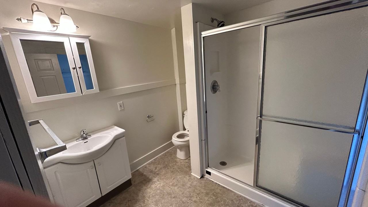 310 East 11th Street - Photo 5 of 12