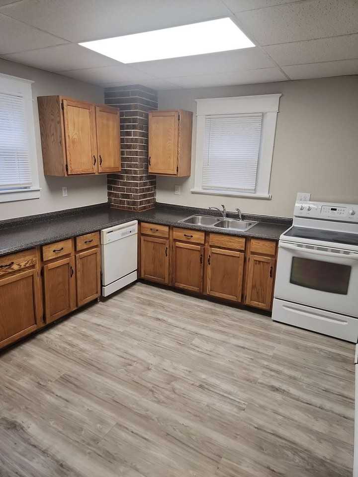 55 N Fulton Ave - Photo 6 of 15