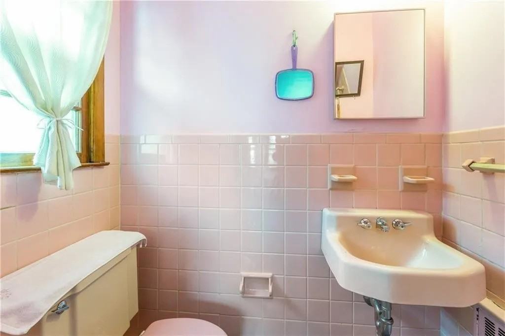 929 Jewett Ave #1 - Photo 2 of 16