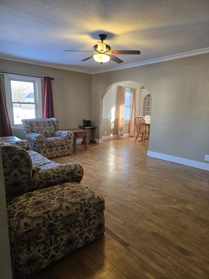 815 W Hughitt St #NA - Photo 2 of 15