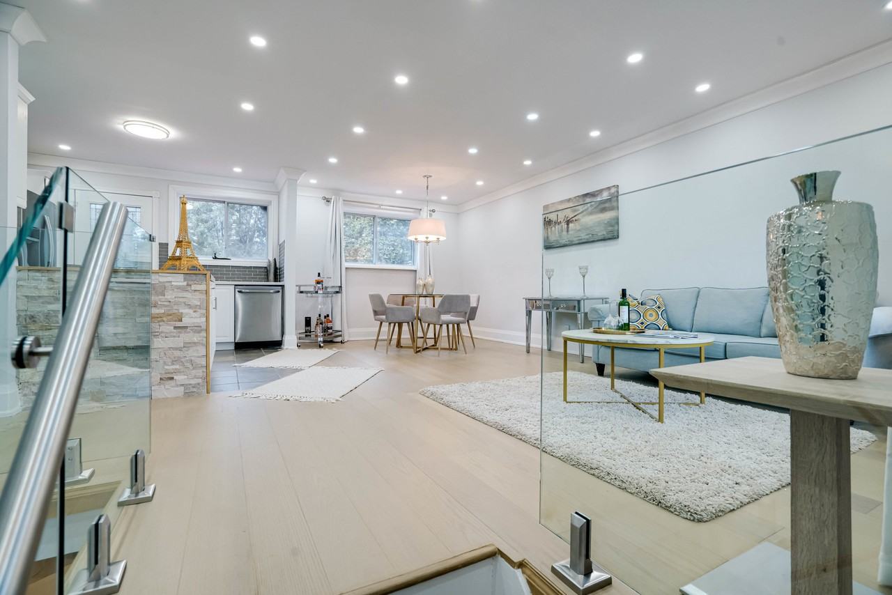 1 Willis Drive - Photo 3 of 31