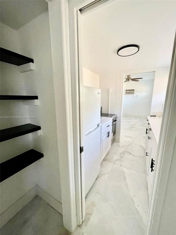 1649 Ne 8th Ave #F1R - Photo 2 of 8