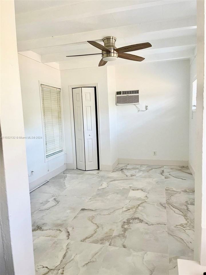 1649 Ne 8th Ave #F1R - Photo 3 of 8