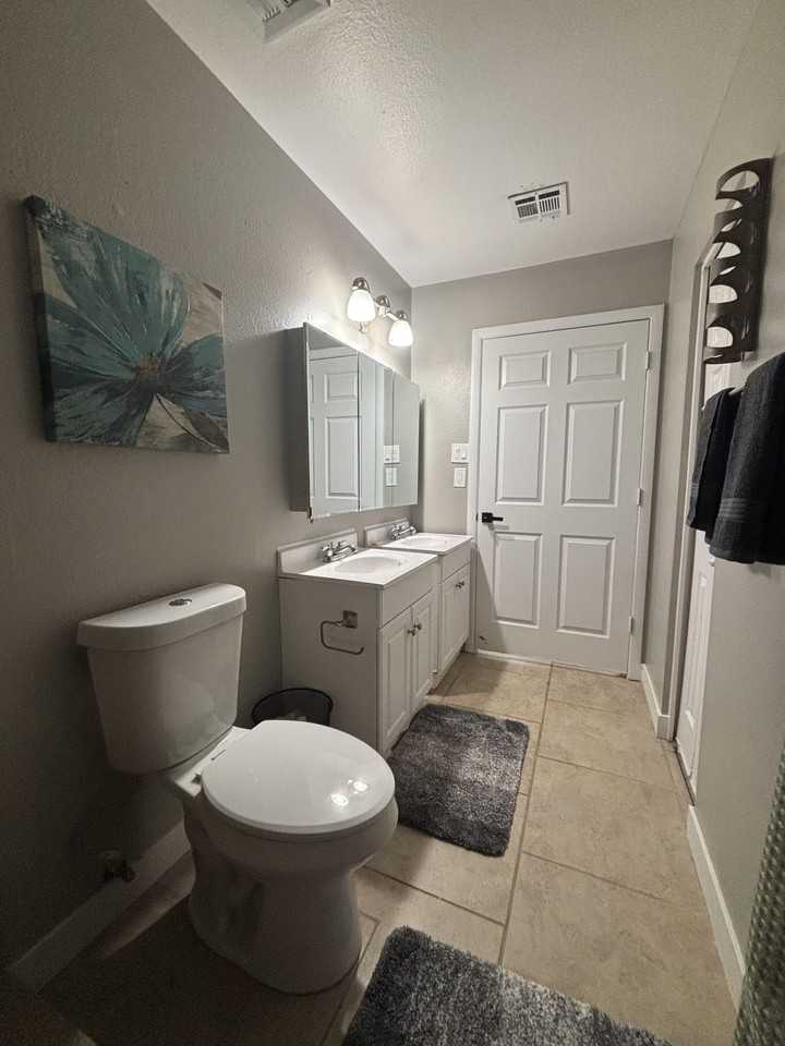 N 37th Ave - Photo 3 of 16