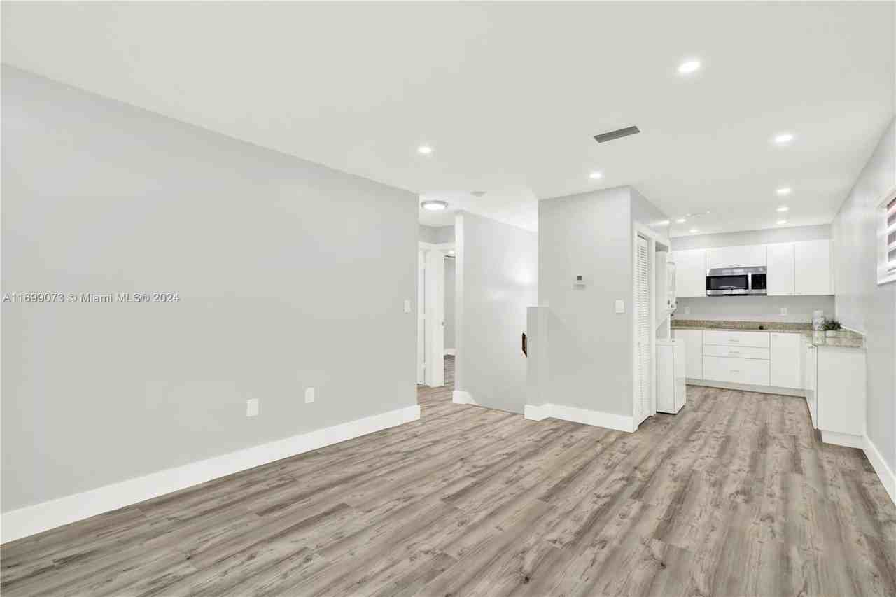 10912 Sw 146th Ave - Photo 2 of 8