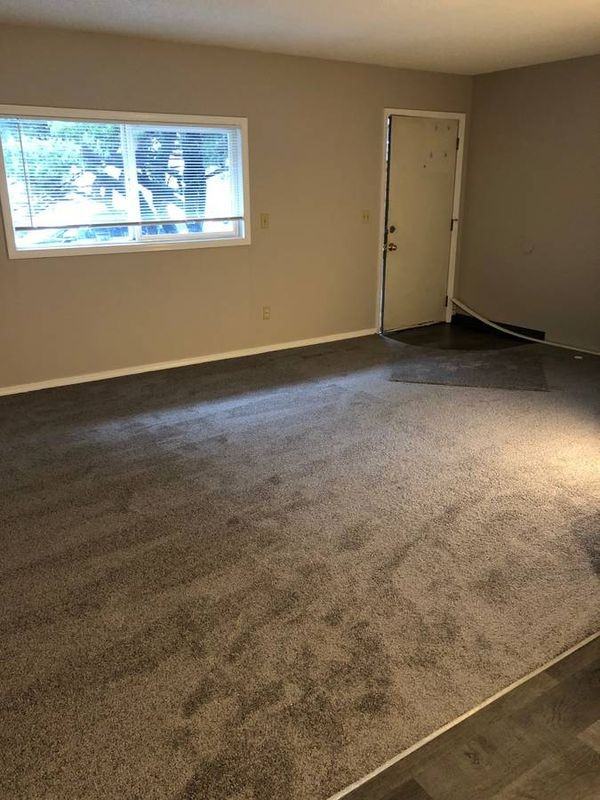 617 Se Russell St - Photo 2 of 5