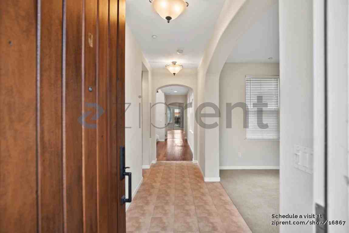 7656 Hackett Dr - Photo 5 of 25