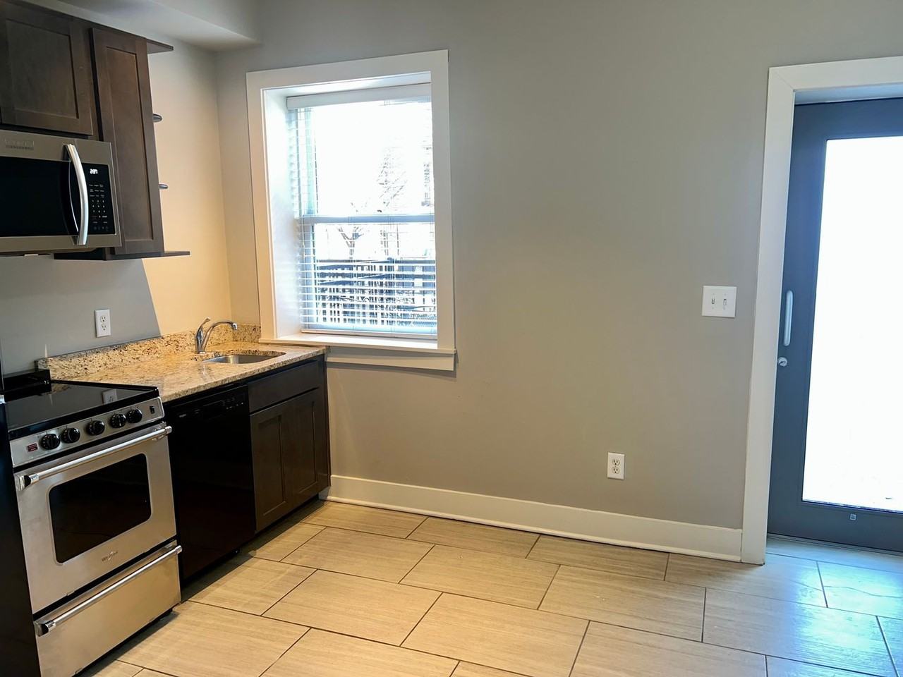 Flats on Howard - Photo 4 of 50