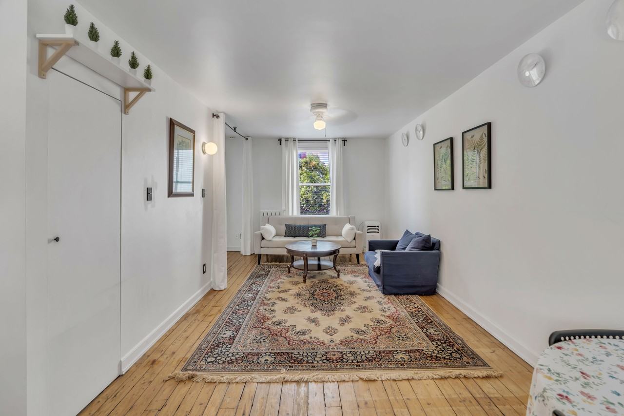 208 Clarence Street #4 - Photo 2 of 13