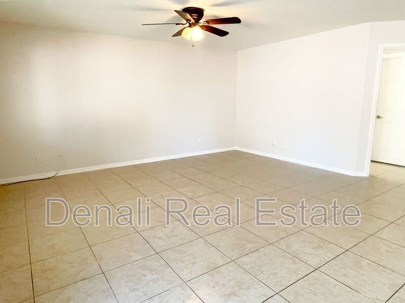 18491 N 114th Ave - Photo 3 of 28