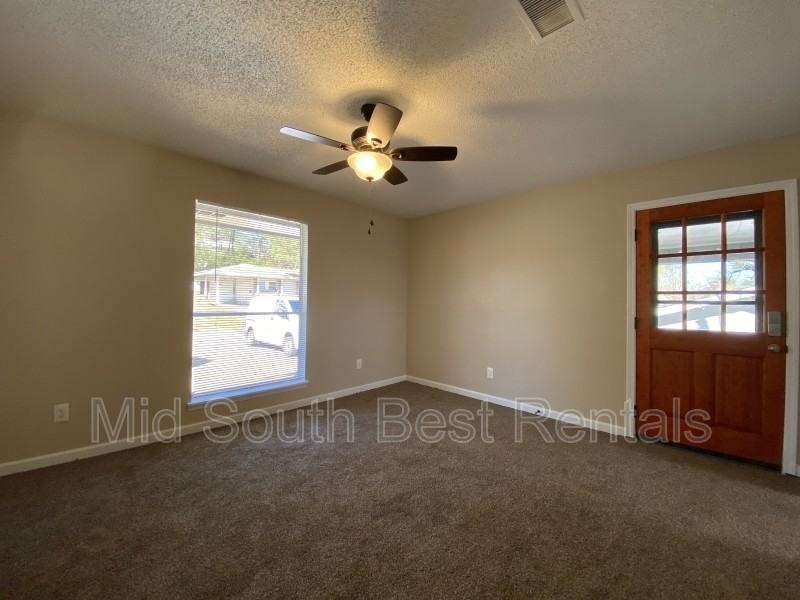 416 Sierra Madre Dr - Photo 2 of 8
