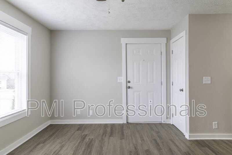 136 Kingsridge Dr - Photo 2 of 14